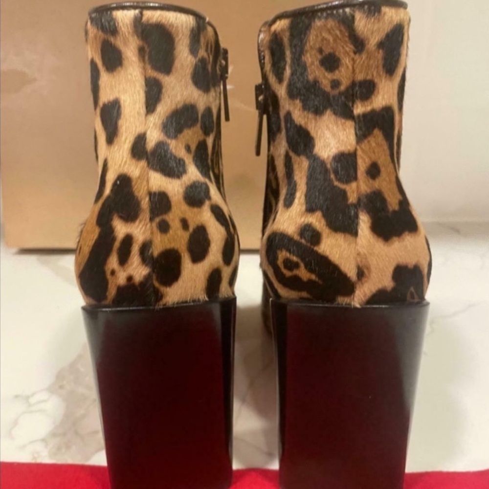 Christian Louboutin Shoes | Christian Louboutin Castarika - Picture 3 of 6